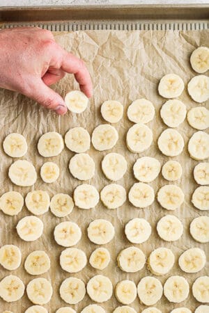 A simple tutorial on how to freeze bananas.