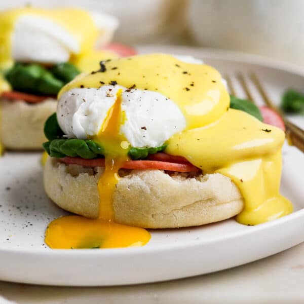 How to easily make eggs Benedict.