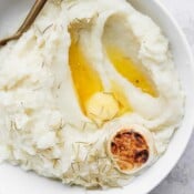 Easy instant pot garlic mashed potatoes recipe.