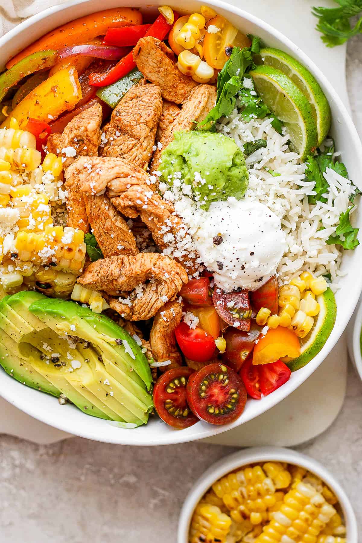 The best recipe for easy chicken fajita bowls.