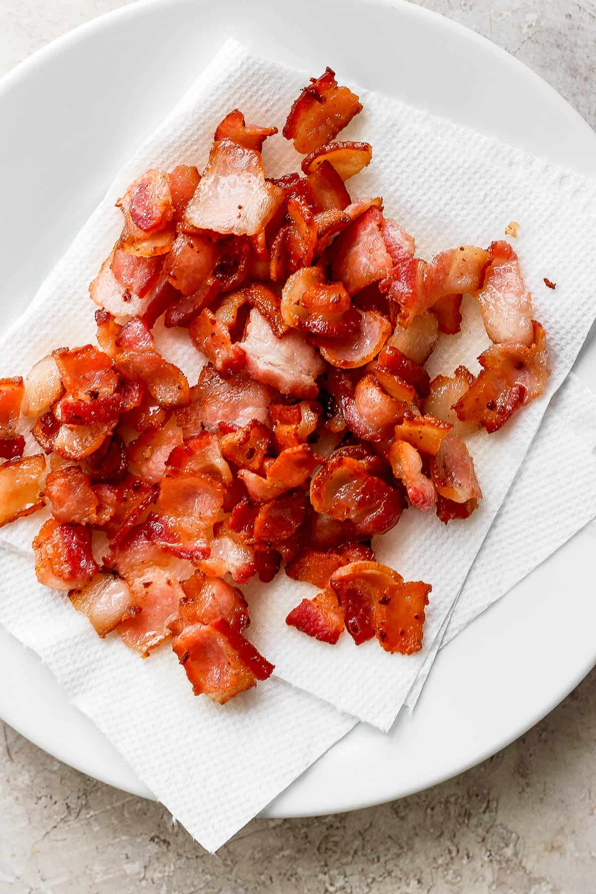 Cooked bacon on a a clean paper towel.