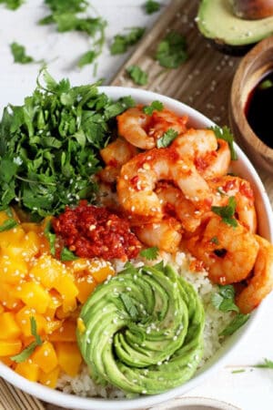 An easy recipe for a spicy shrimp sushi bowl.