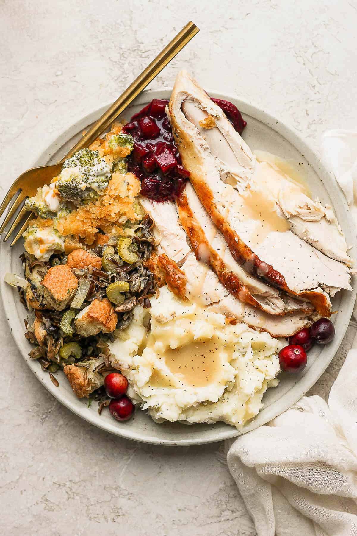 https://thewoodenskillet.com/wp-content/uploads/2023/11/dry-brine-turkey-recipe-16.jpg