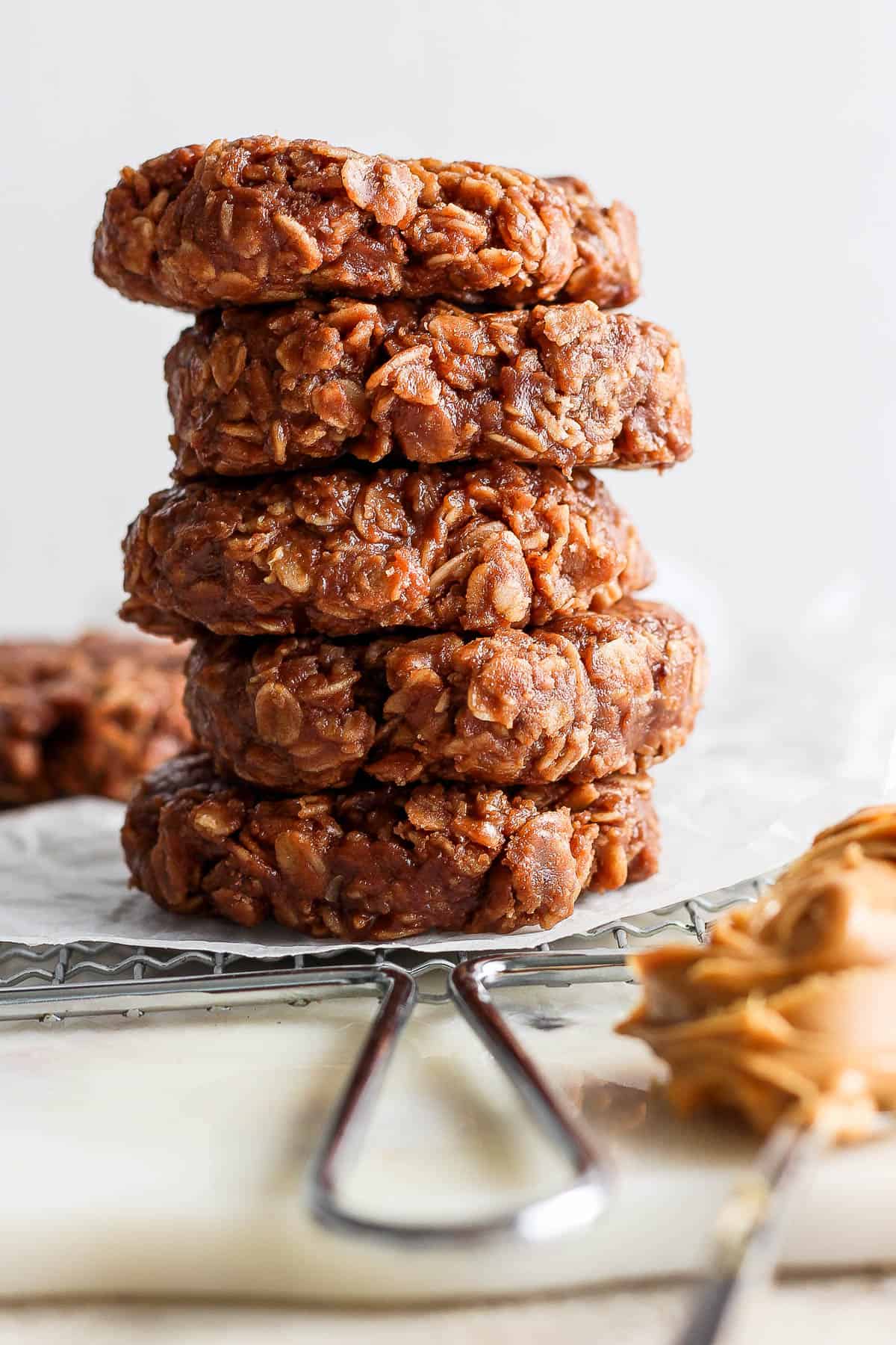 Five no bake cookies stacked on top of eachother.