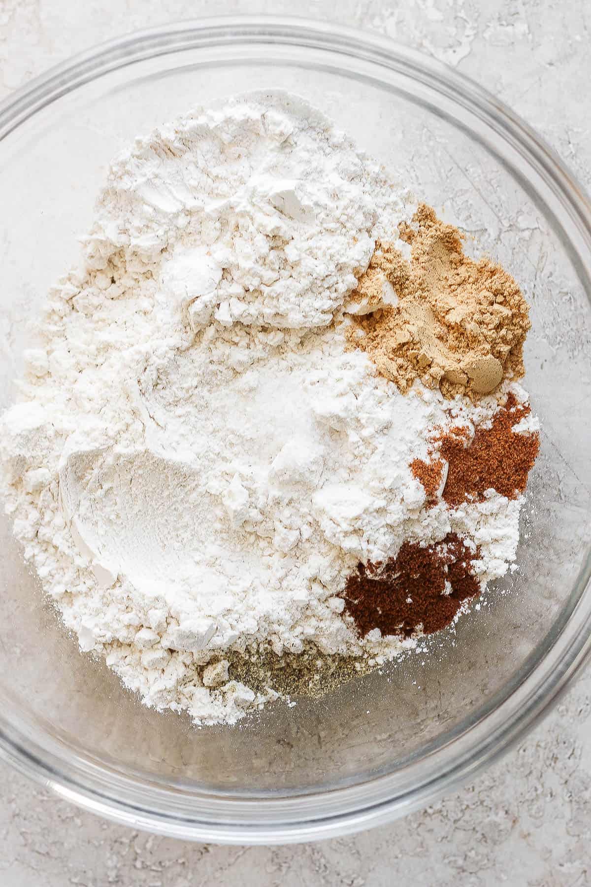 All of the dry ingredients in a bowl.