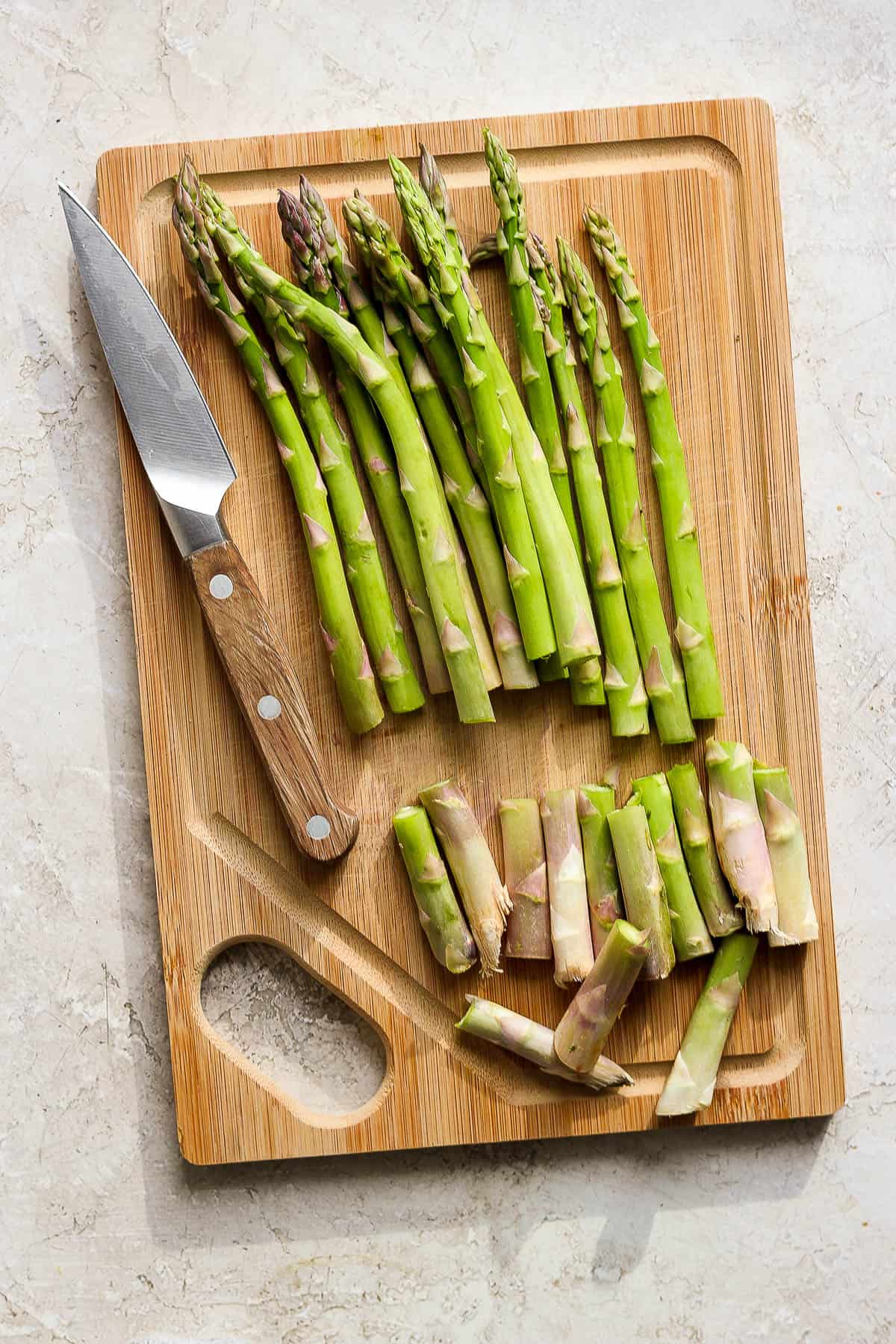 An easy tutorial on how to trim asparagus.