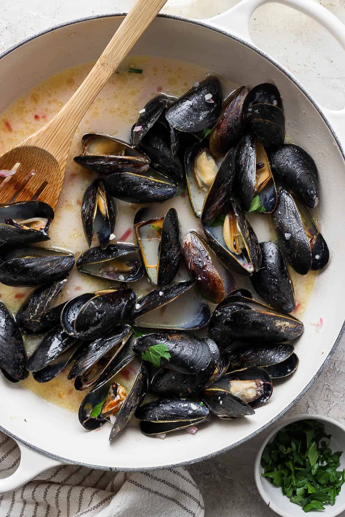 Mussels added to the pan of sauce.