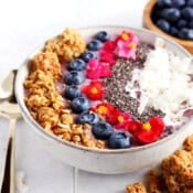 The best recipe for a blueberry smoothie bowl.