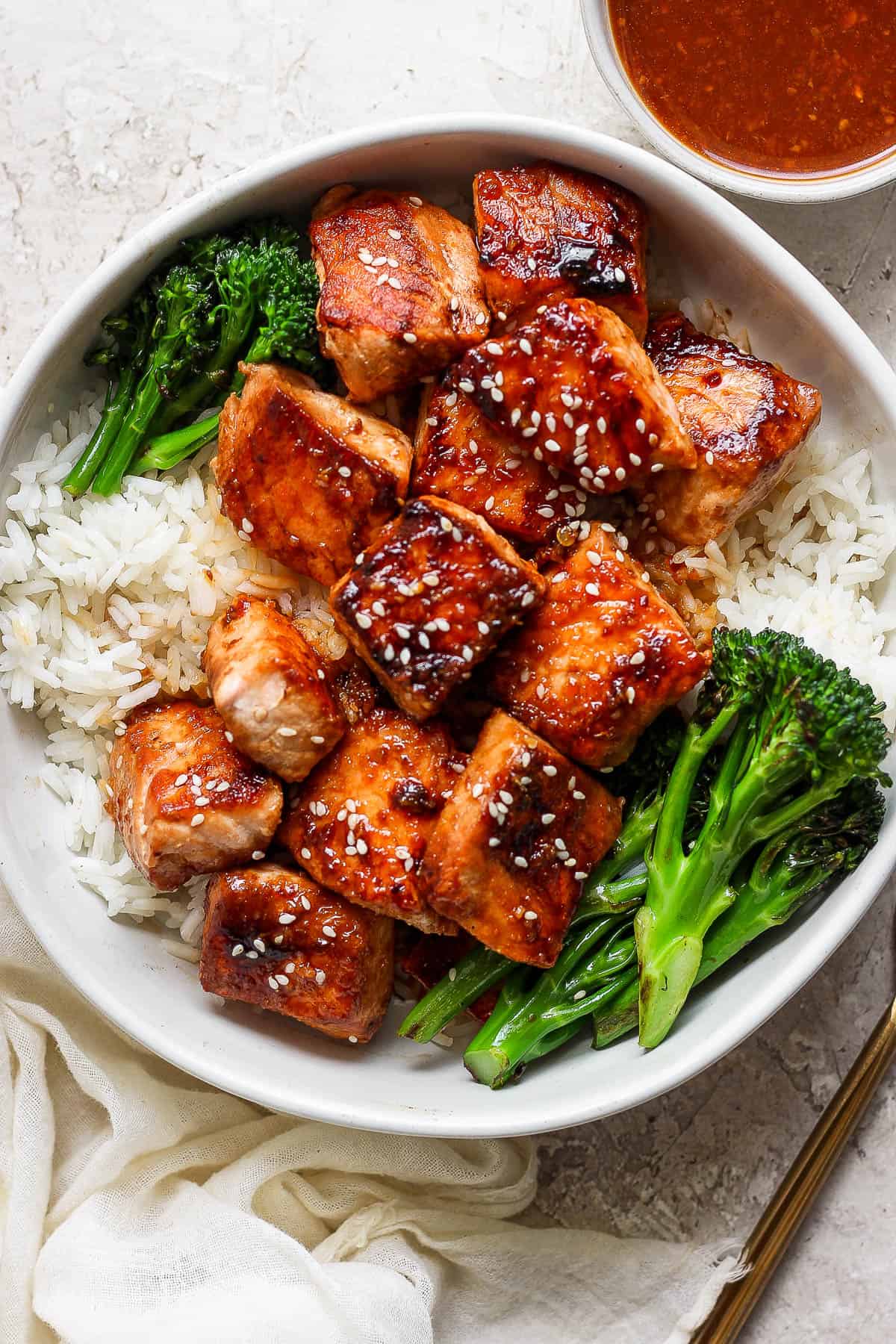 A fully built salmon rice bowl.