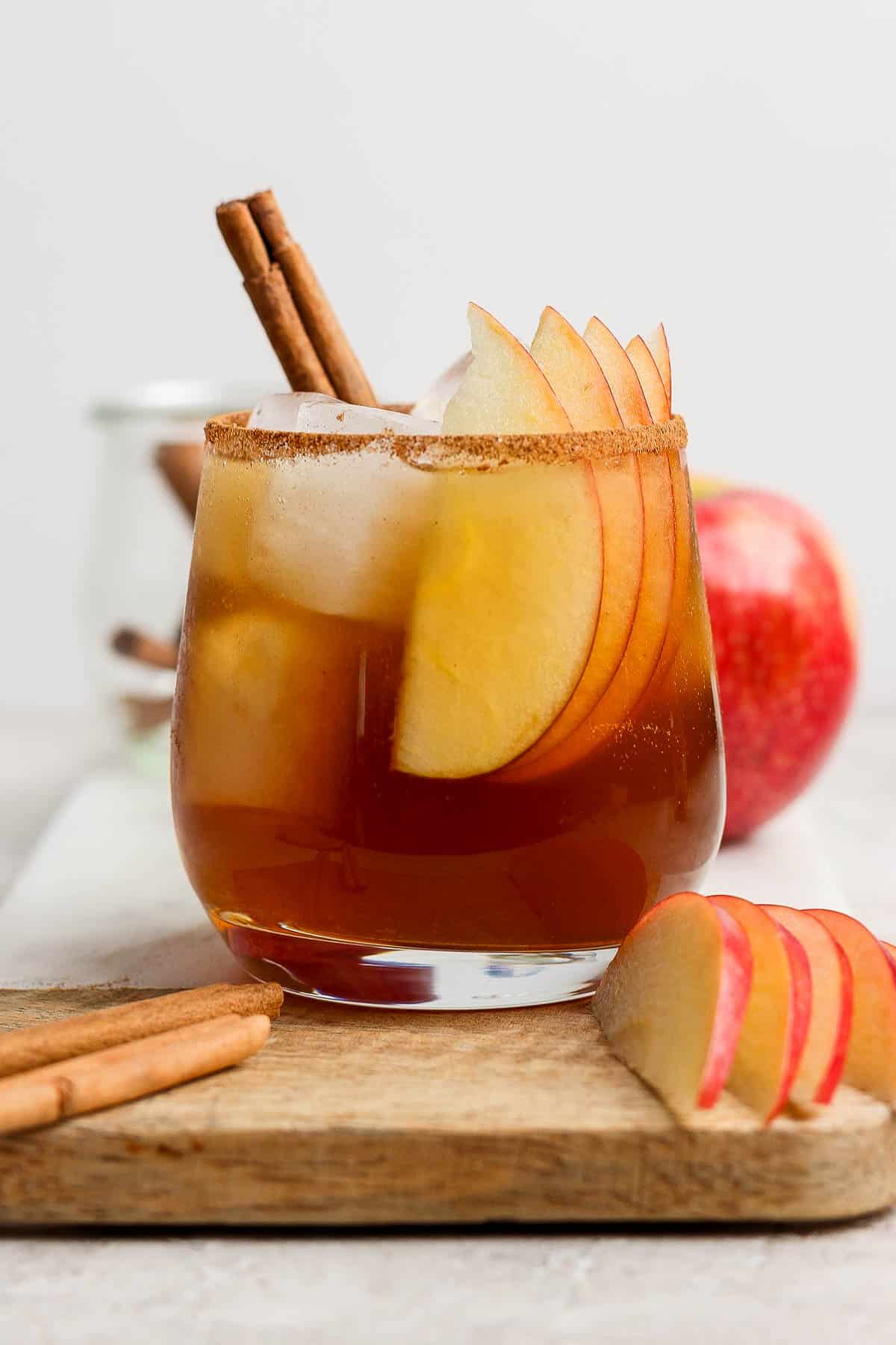 The best recipe for an apple cider bourbon cocktail.