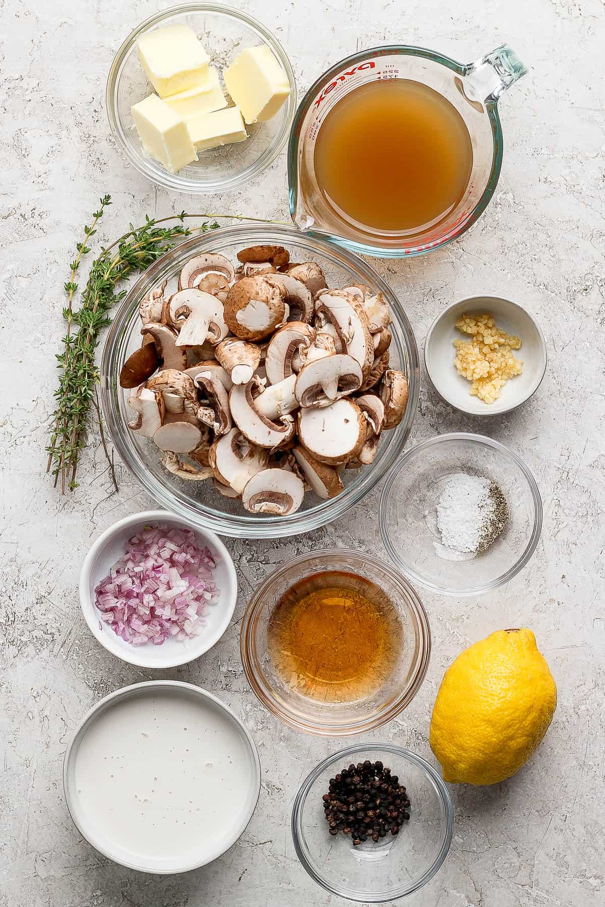 Ingredients for creamy mushroom sauce.