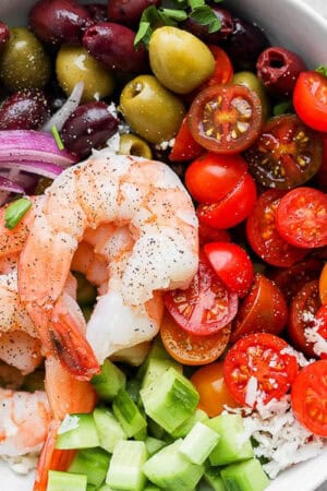 The best recipe for an easy Greek shrimp salad.