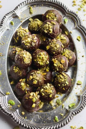 The best recipe for paleo Christmas truffles.