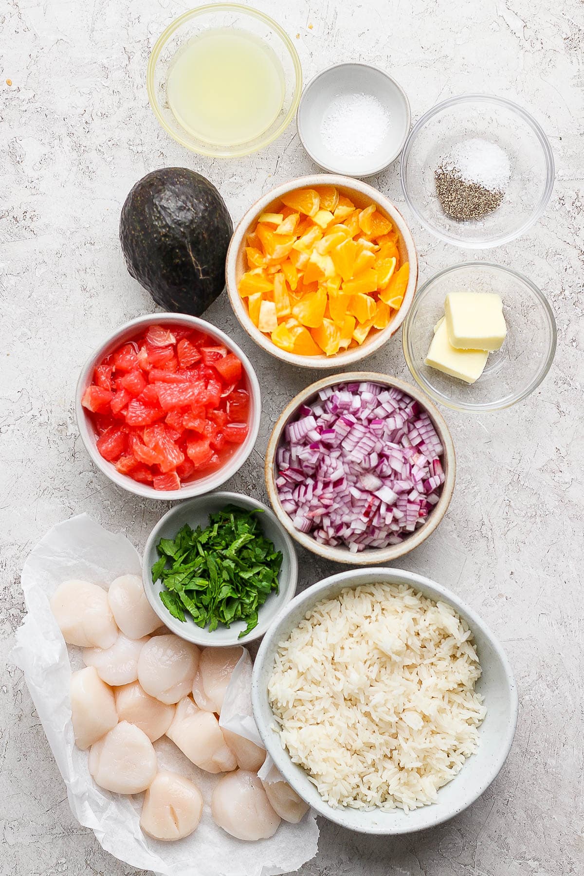 Ingredients for grilled scallops in separate bowls.