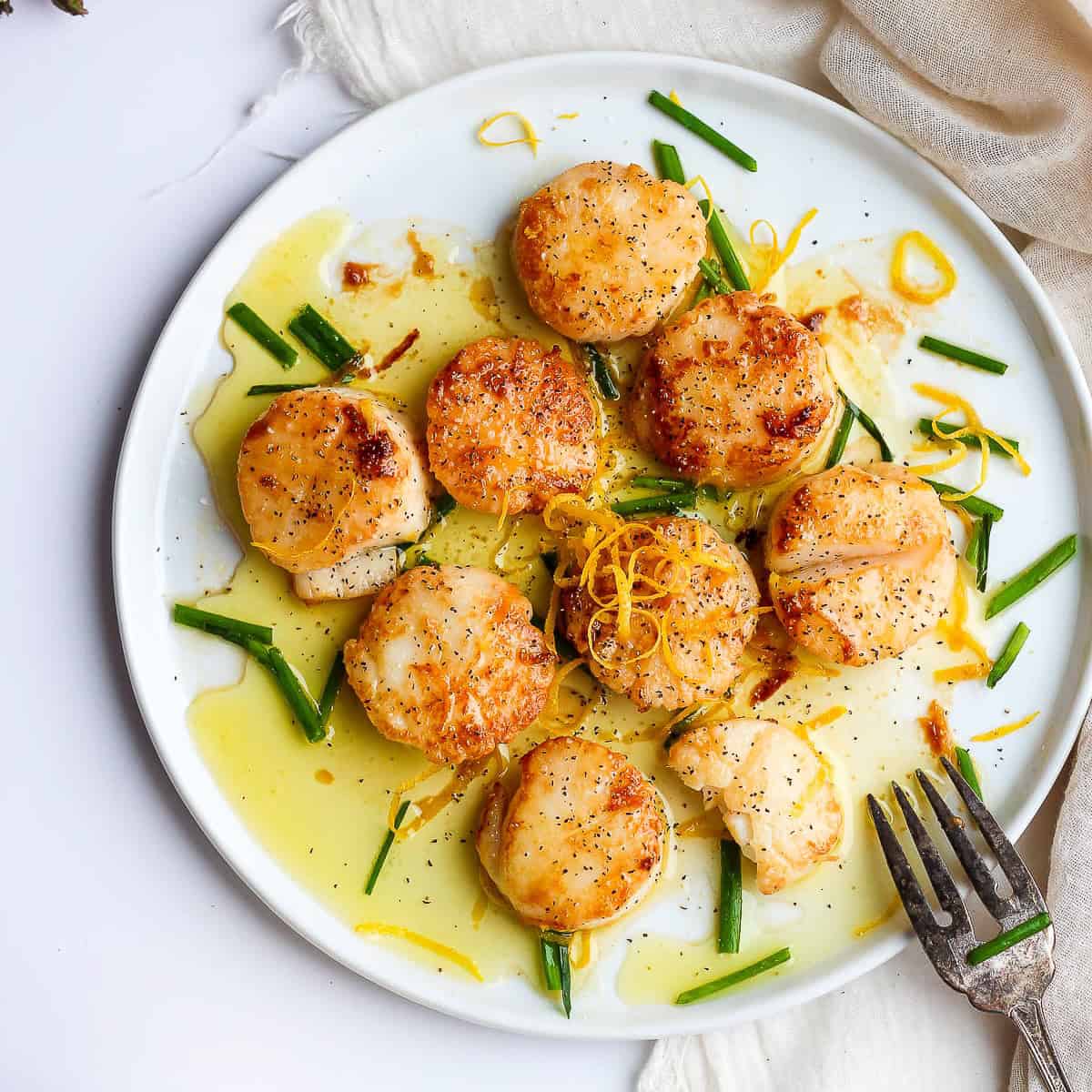 The best recipe for lemon butter scallops.