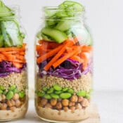 The best recipe for a quinoa chickpea salad!